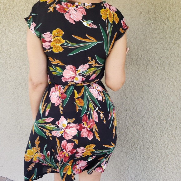 Dress - Picture 8 of 8